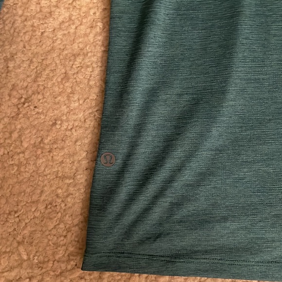 Like New Lululemon fast and free long sleeve - Picture 5 of 5